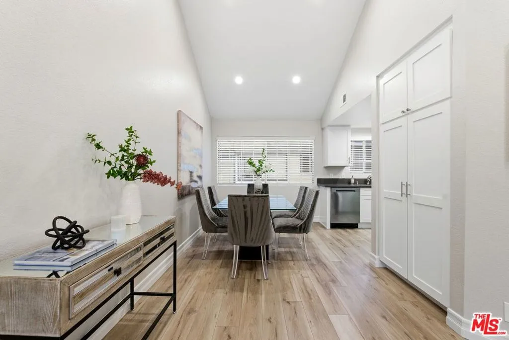 519 E Hazel Street 11, Inglewood, California 90302 home-pic-21